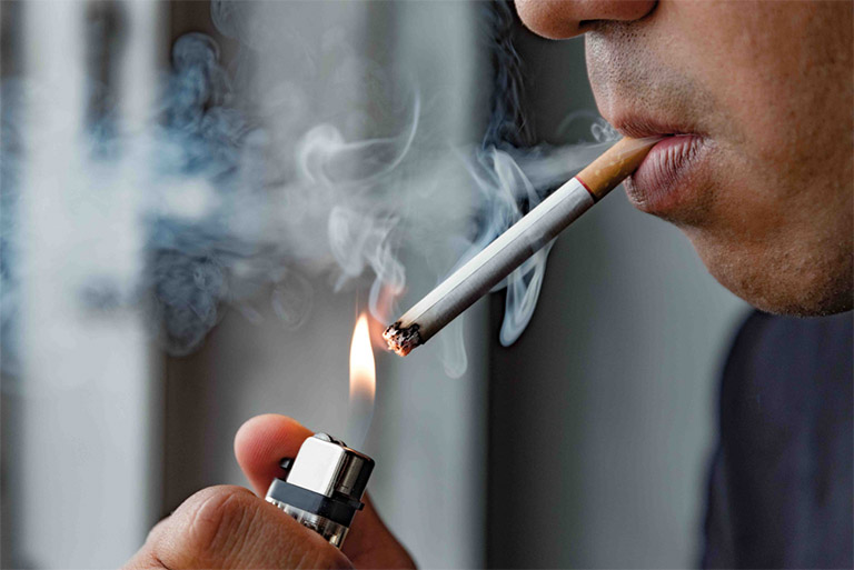 Hút thuốc lá là một trong những nguyên nhân gây xuất tinh sớm
