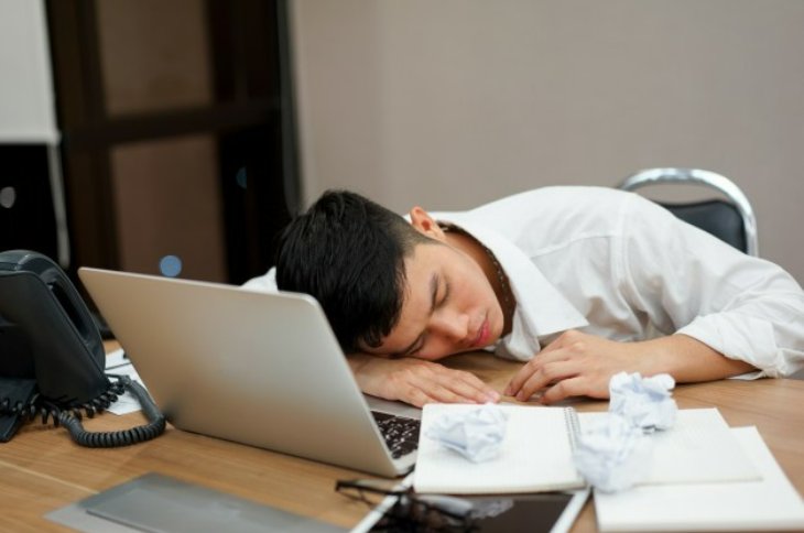 Áp lực công việc, thiếu ngủ làm tăng nguy cơ xuất tinh sớm